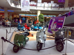 Retrovespa 2008 en el Centro Comercial La Vaguada