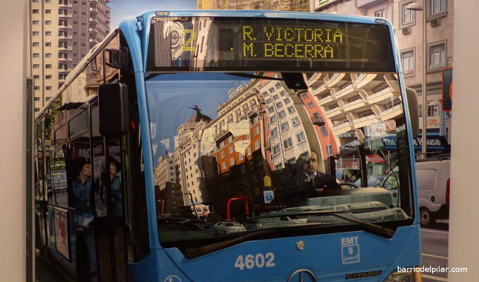 Reflejos de la Gran Vía en el parabrisas de un autobús de la EMT, óleo de José Miguel Palacio