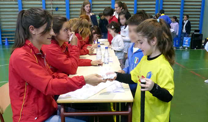 Selección española de hockey en el colegio Valdeluz